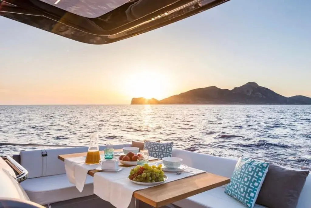 2025 Invictus GT280 | 29ft Luxury Cruiser | Volvo Penta V8 350