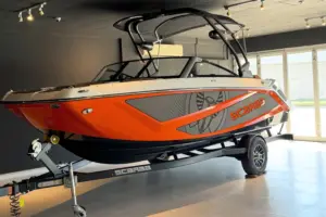 2026 سكاراب 210 LX – قارب رياضي بقوة 300 حصان