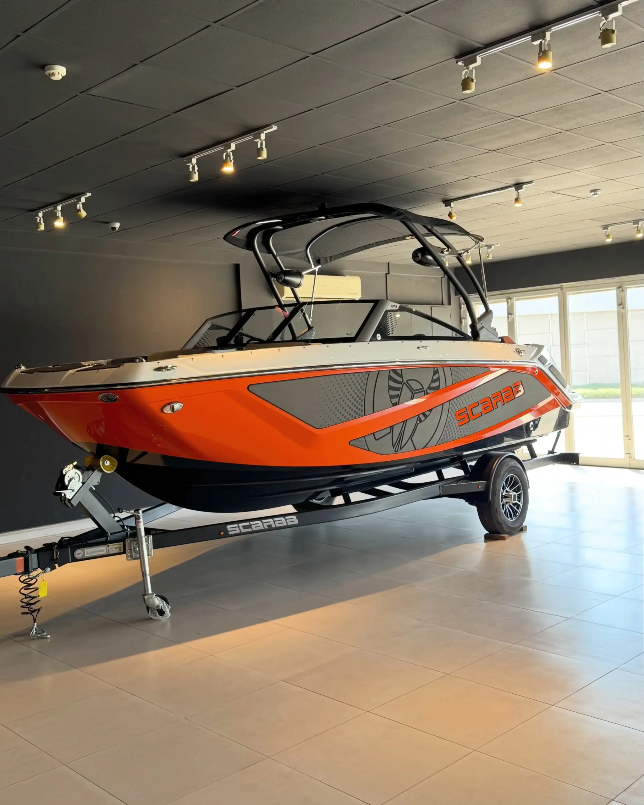 2026 سكاراب 210 LX – قارب رياضي بقوة 300 حصان