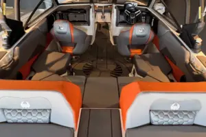 2026 سكاراب 210 LX – قارب رياضي بقوة 300 حصان