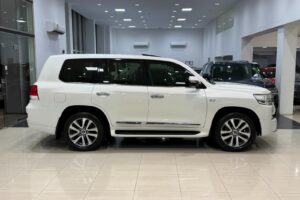 Toyota Land Cruiser VX-S 2016 (White)