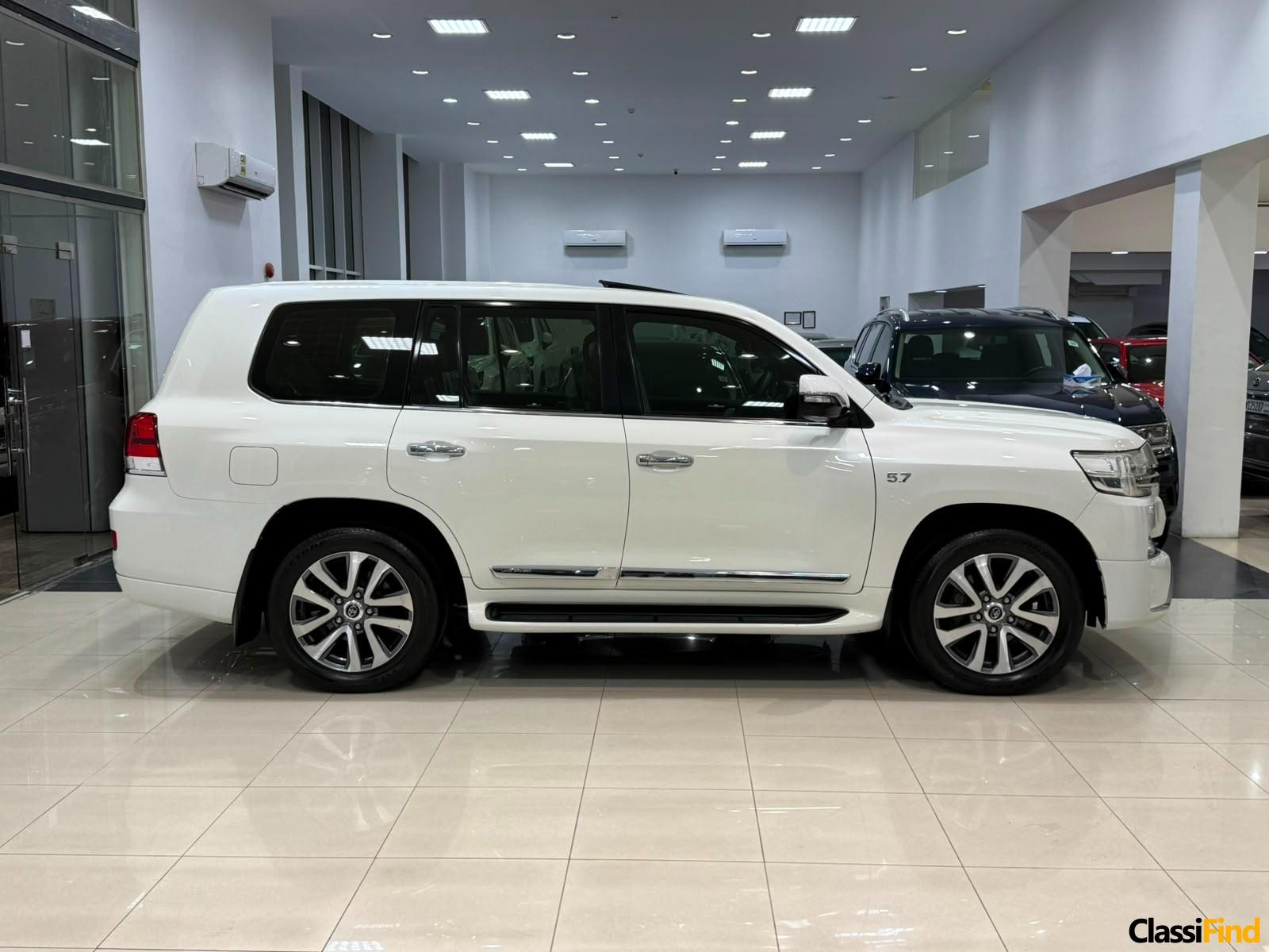 Toyota Land Cruiser VX-S 2016 (White)