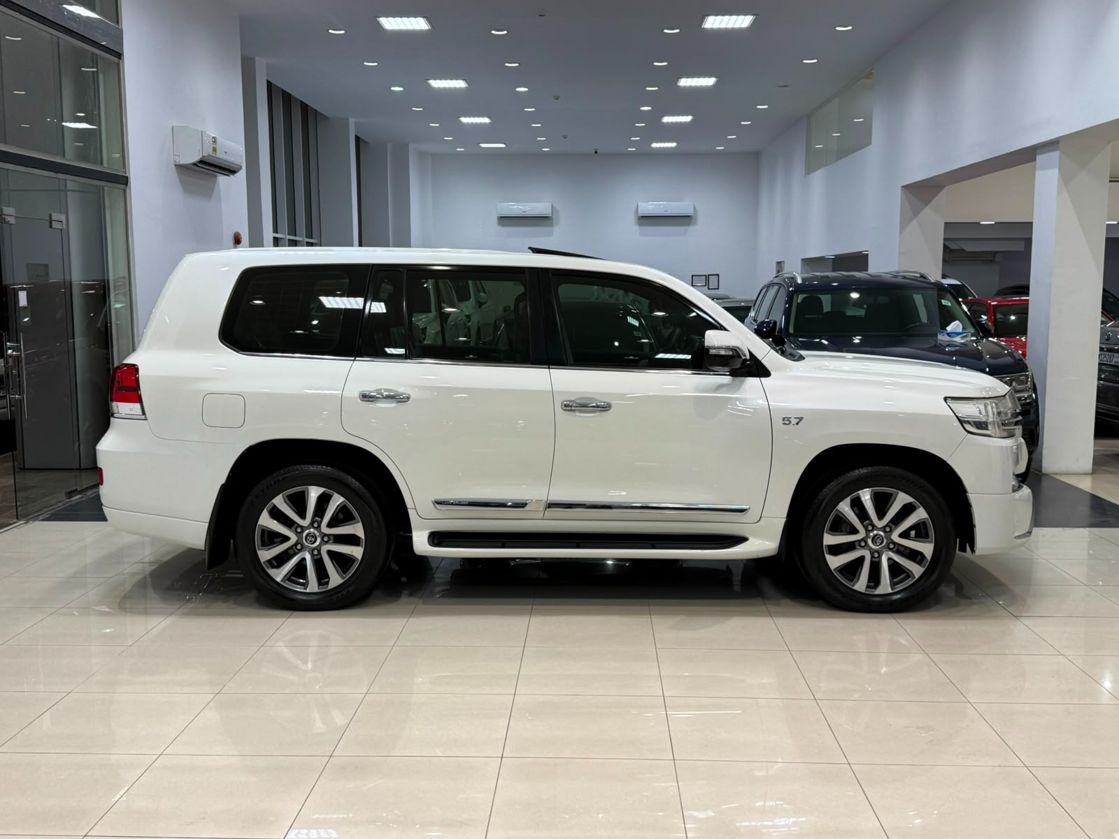 Toyota Land Cruiser VX-S 2016 (White)