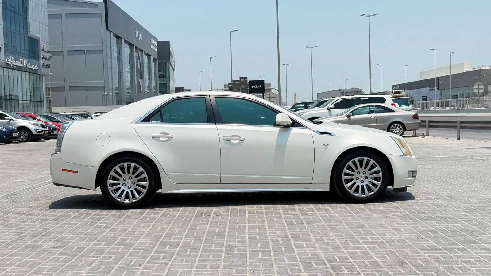 Cadillac CTS 2011 (White)