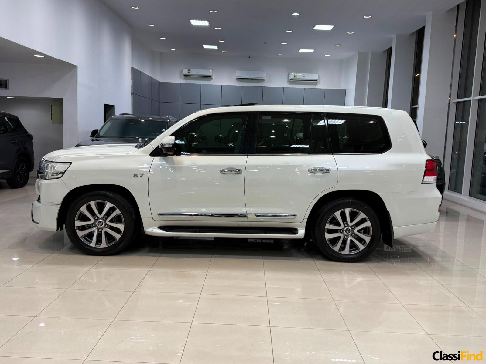 Toyota Land Cruiser VX-S 2016 (White)
