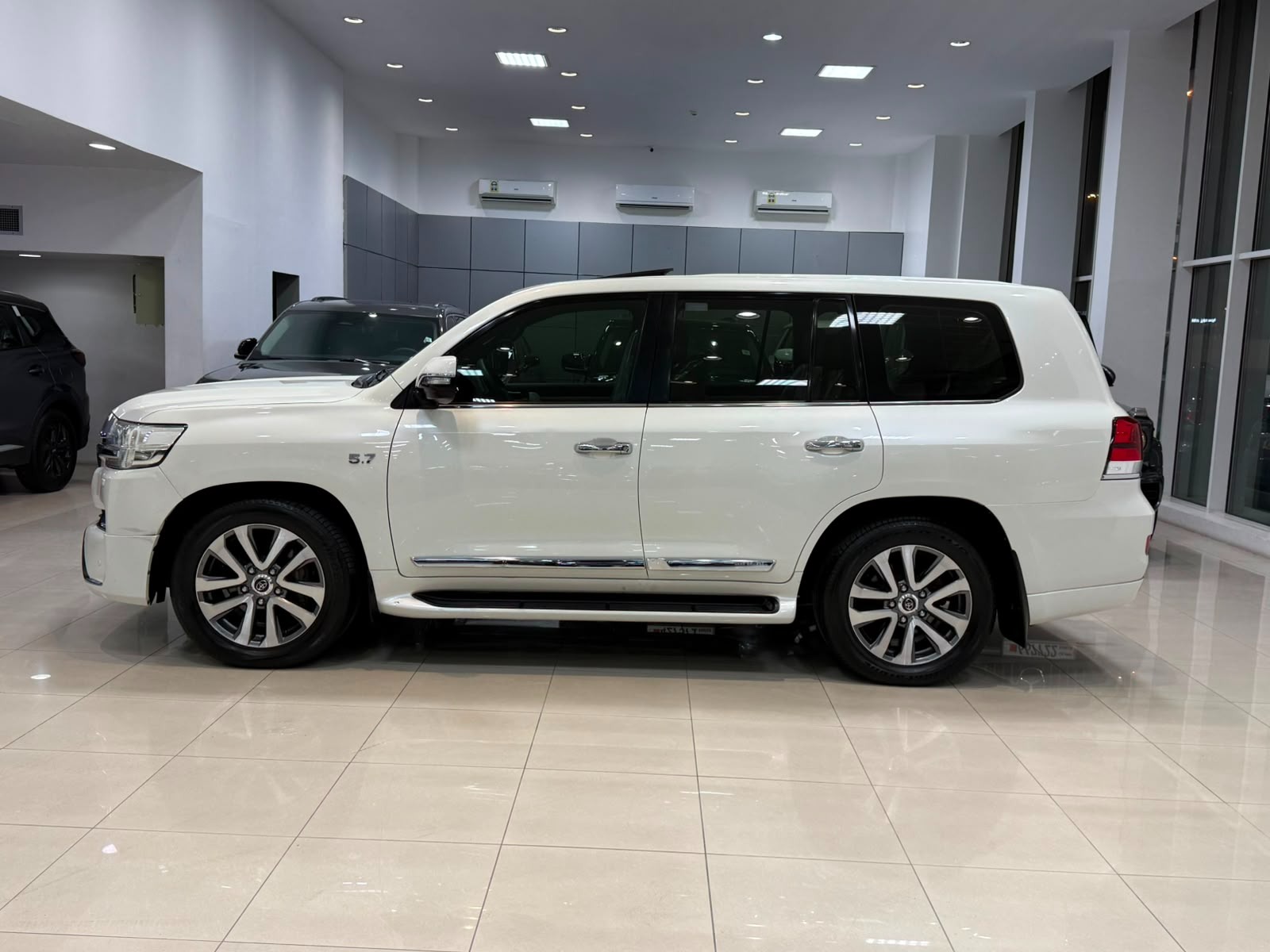 Toyota Land Cruiser VX-S 2016 (White)