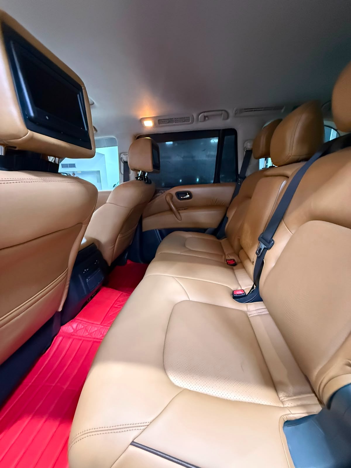Nissan Patrol Platinum 2014 (White)