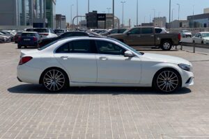 Mercedes Benz C-300 / 2019 (White)