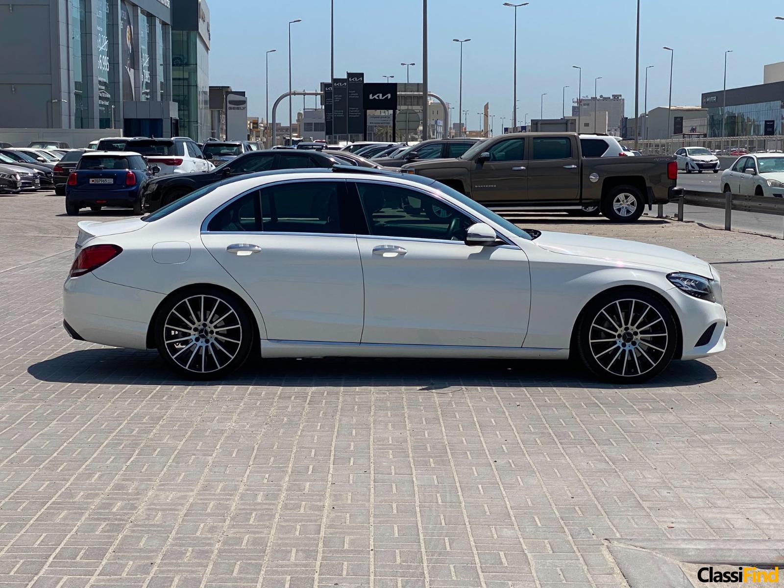 Mercedes Benz C-300 / 2019 (White)