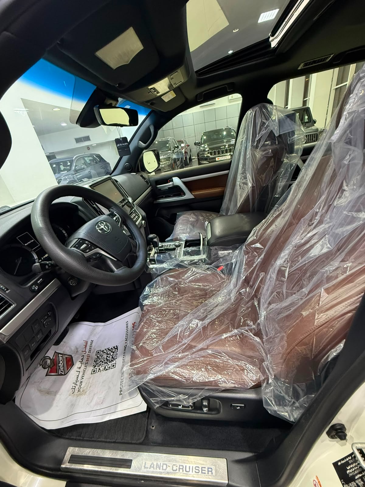 Toyota Land Cruiser VX-S 2016 (White)