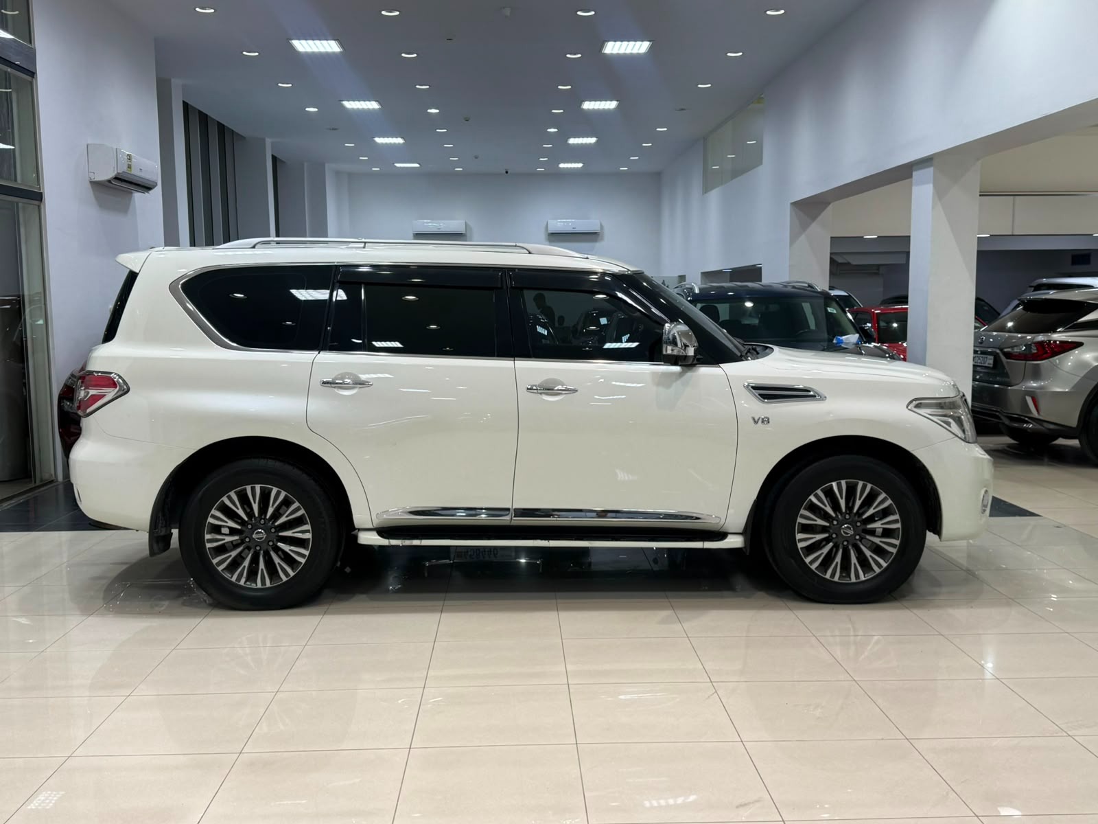 Nissan Patrol Platinum 2014 (White)