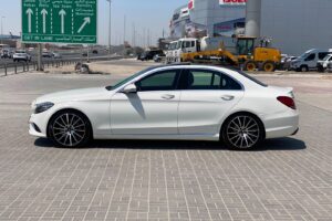 Mercedes Benz C-300 / 2019 (White)