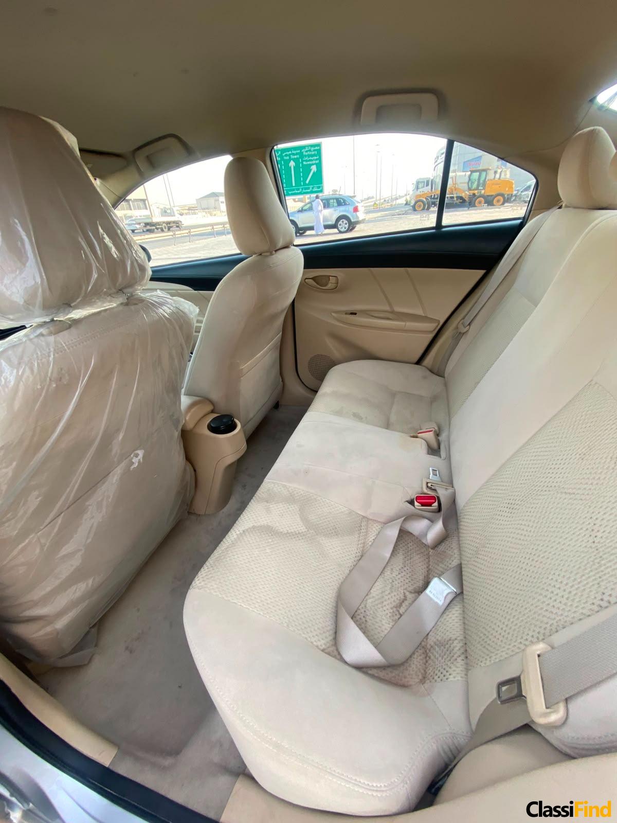 Toyota Yaris 2015 (Silver)