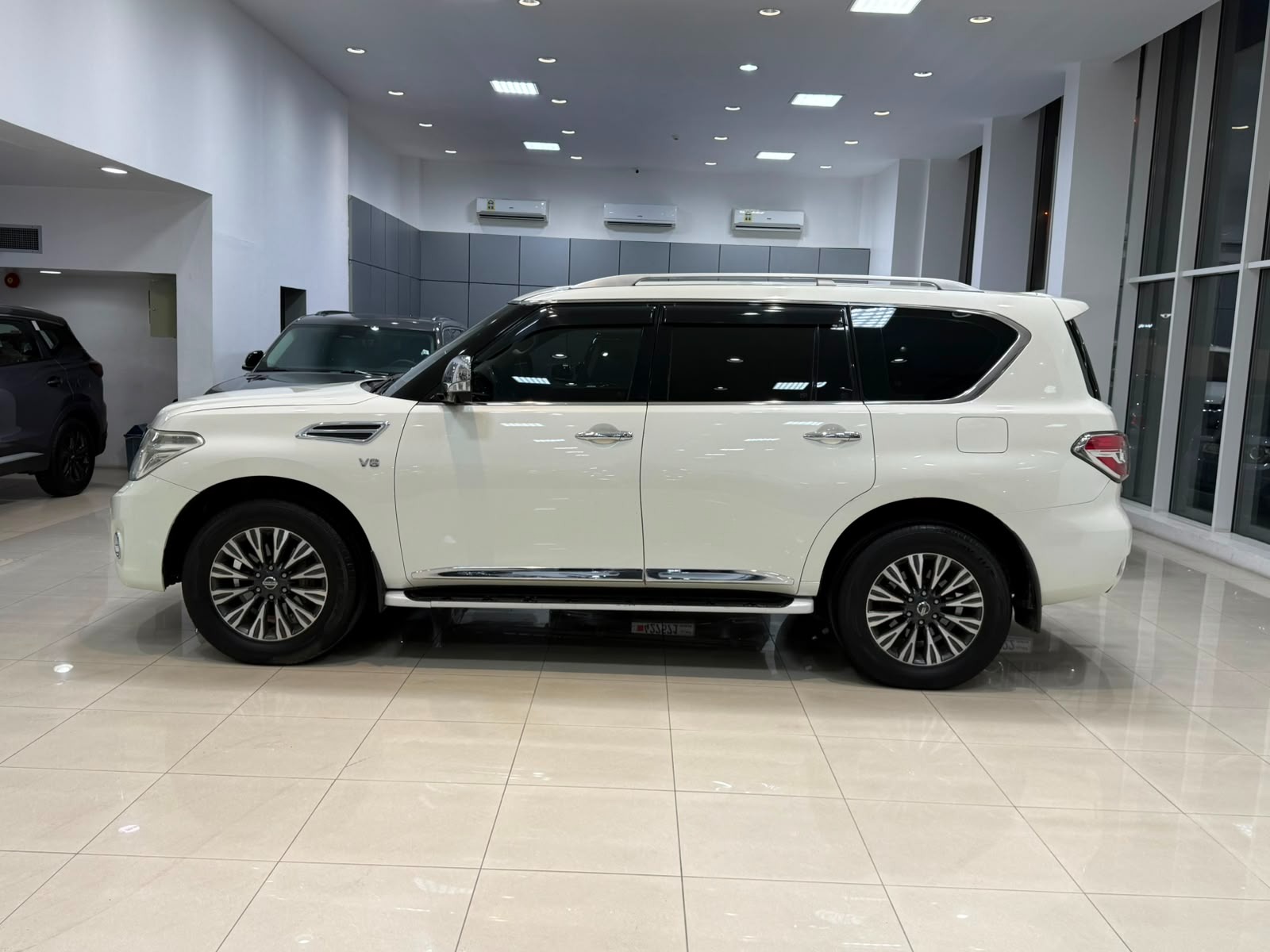 Nissan Patrol Platinum 2014 (White)