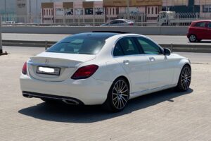 Mercedes Benz C-300 / 2019 (White)