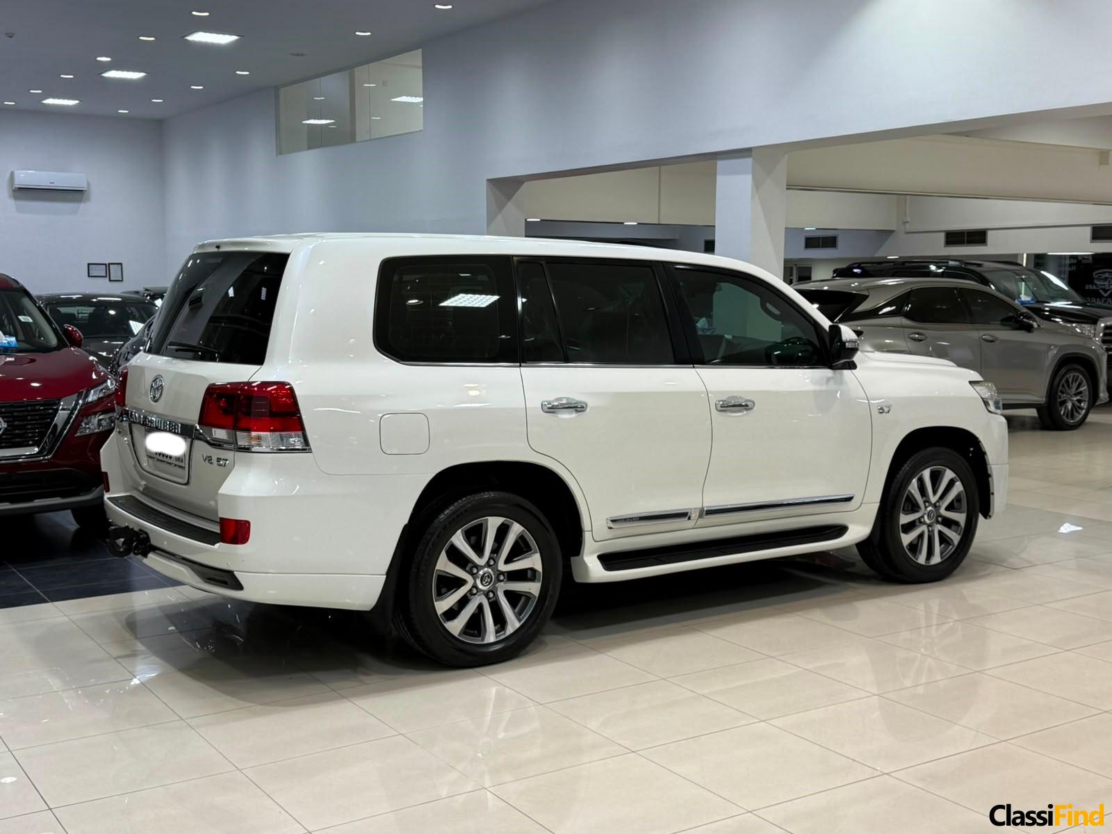 Toyota Land Cruiser VX-S 2016 (White)