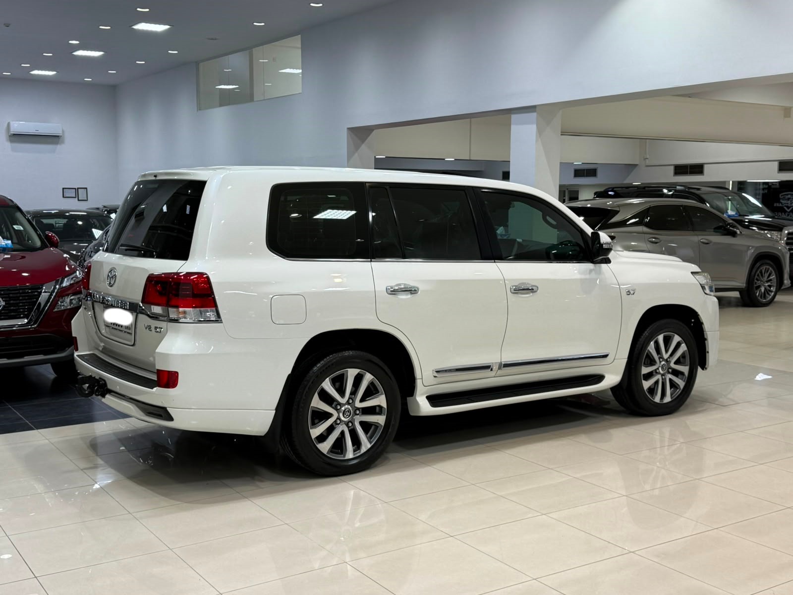 Toyota Land Cruiser VX-S 2016 (White)