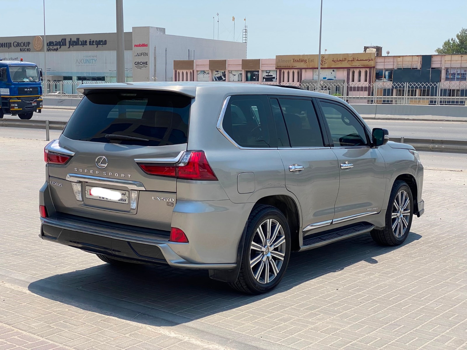 Lexus LX-570 S 2016 (Silver)