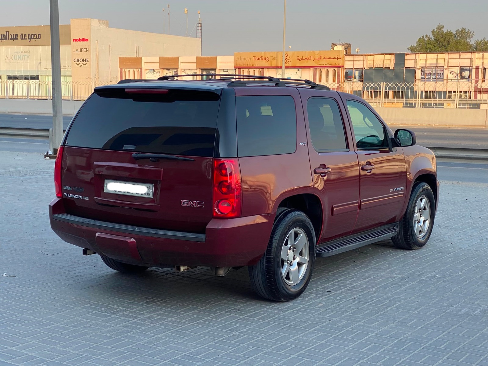 GMC Yukon 2009 (Maroon)