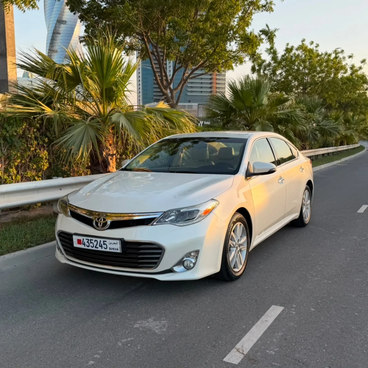 2013 Toyota Avalon XLE for Sale – Excellent Condition, Low Mileage, Great Price