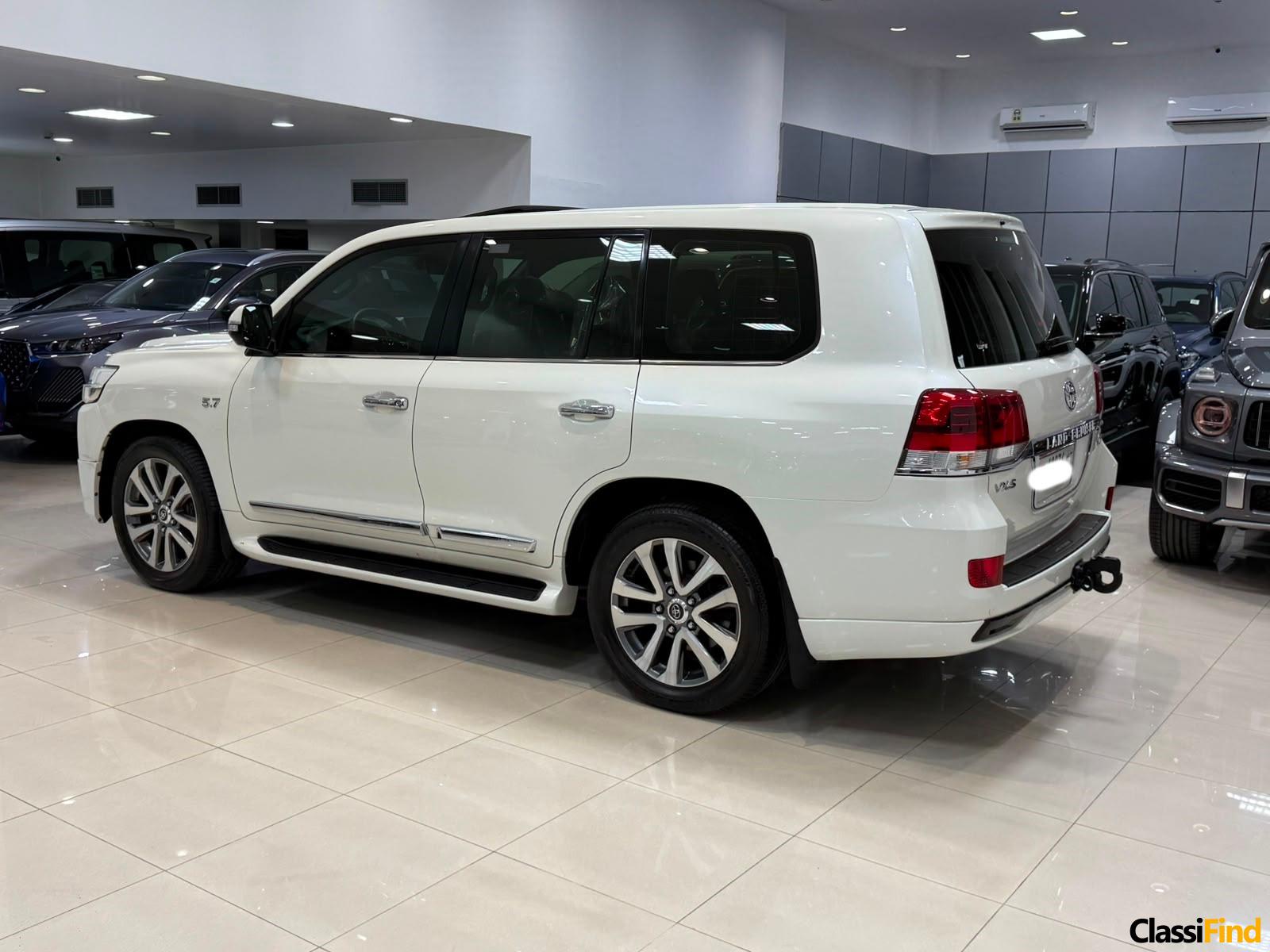 Toyota Land Cruiser VX-S 2016 (White)