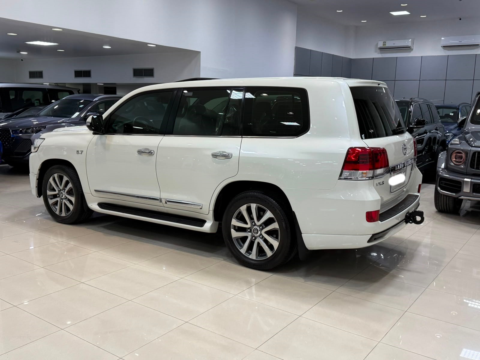 Toyota Land Cruiser VX-S 2016 (White)