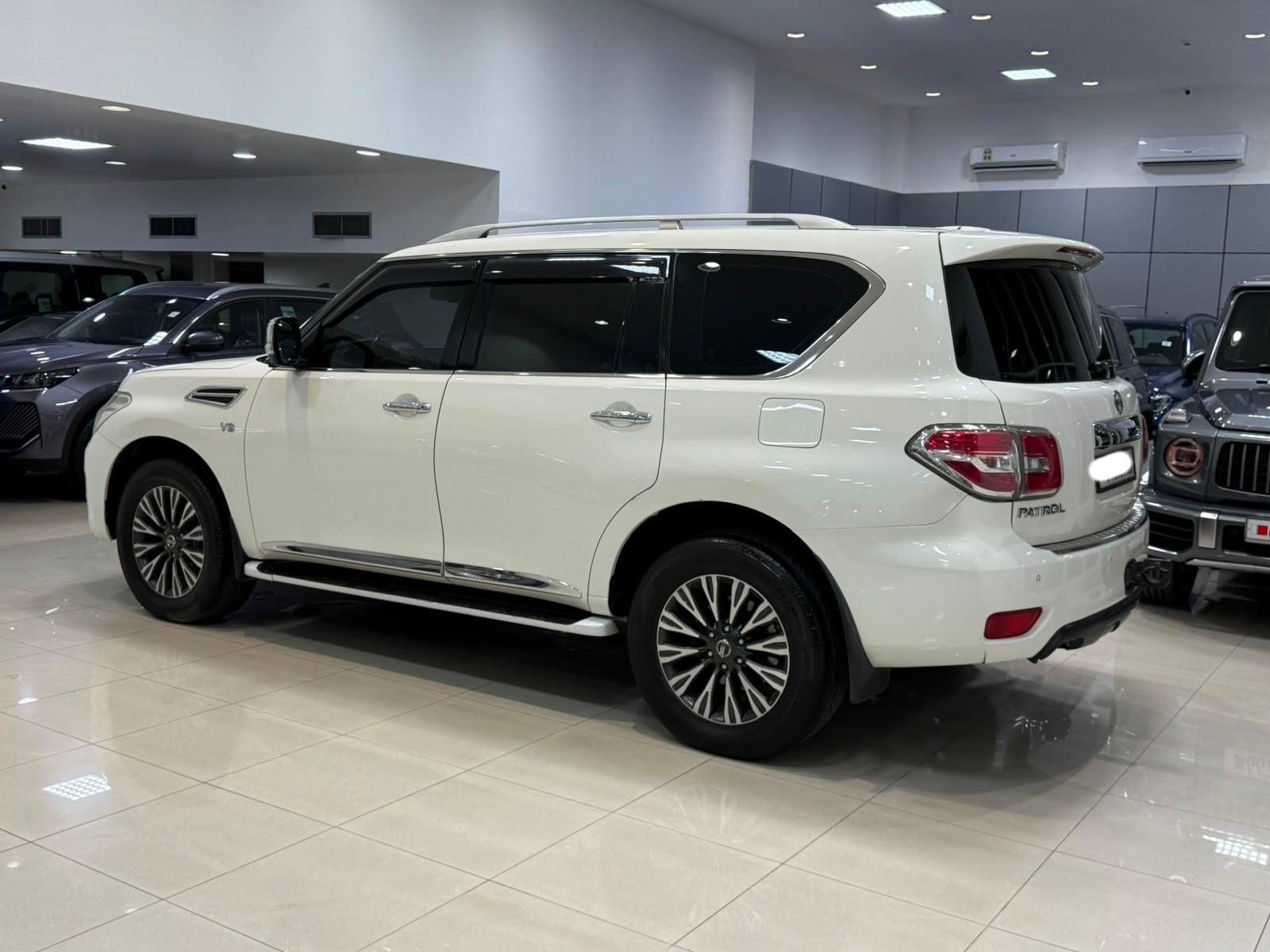 Nissan Patrol Platinum 2014 (White)