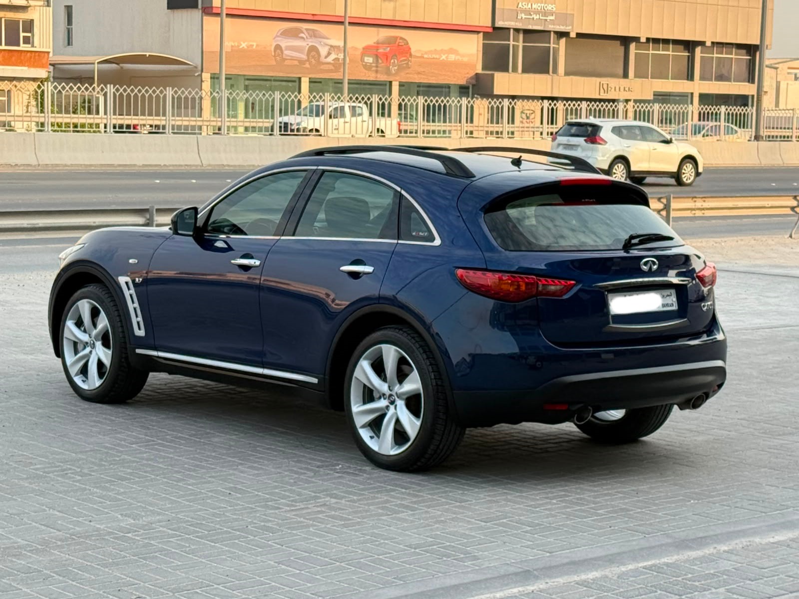 Infiniti QX70 2015 (Blue)