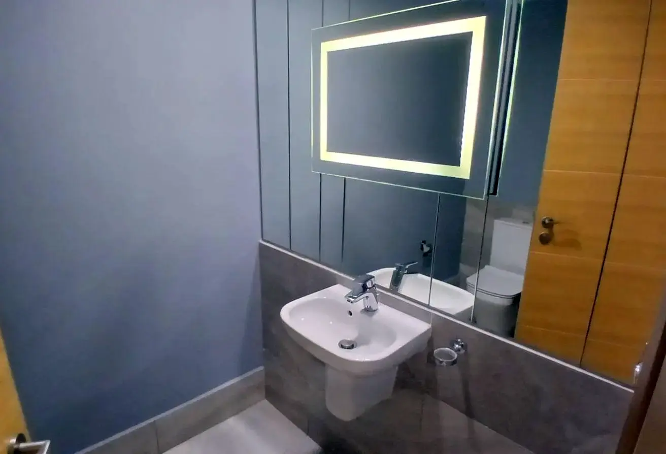 2BR Luxury Apartment for Rent in Amwaj Avenue, Sea View