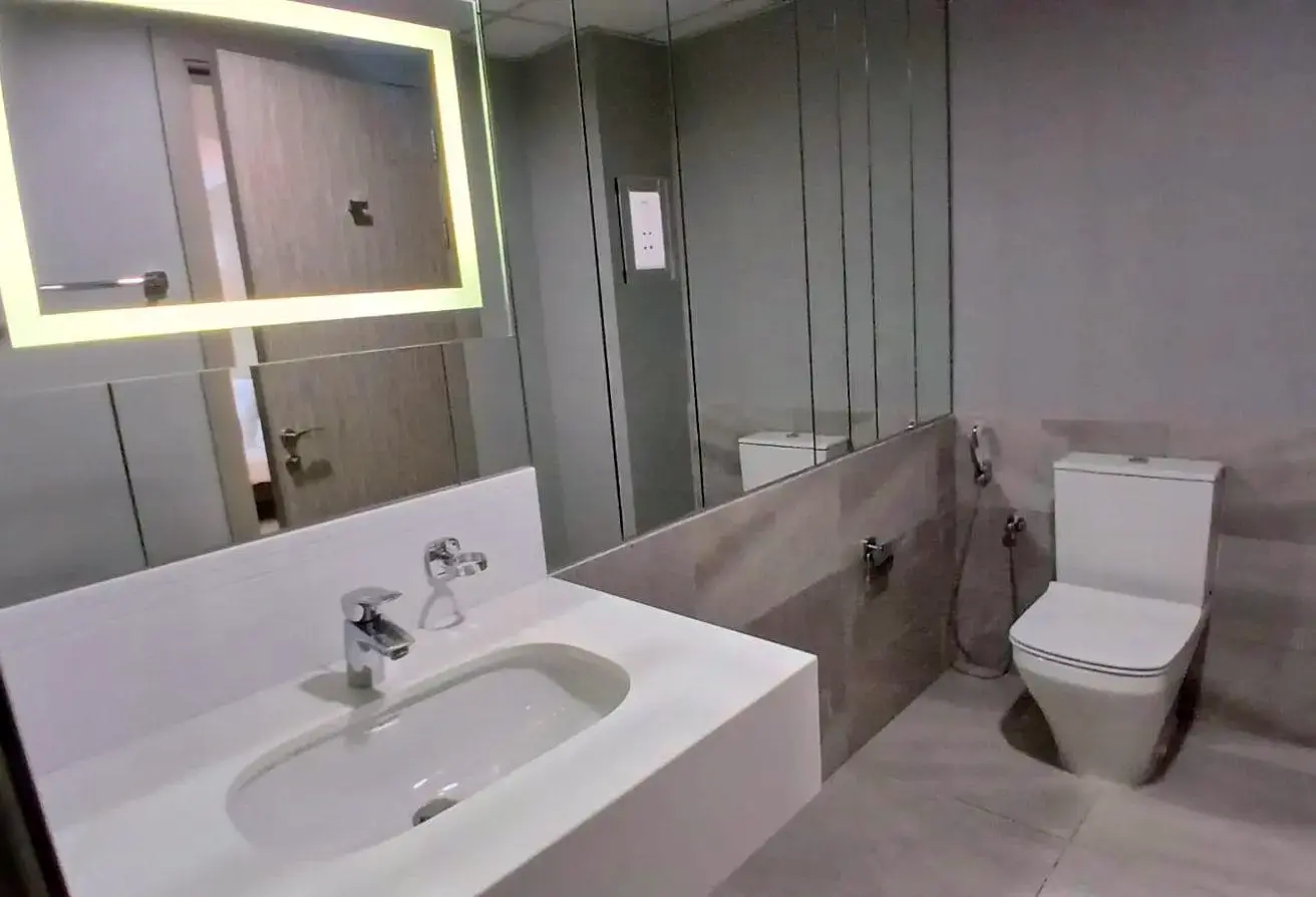 Luxury 2BR Apartment for Rent in Amwaj Avenue – Sea View, Gym, Pool, Housekeeping Included