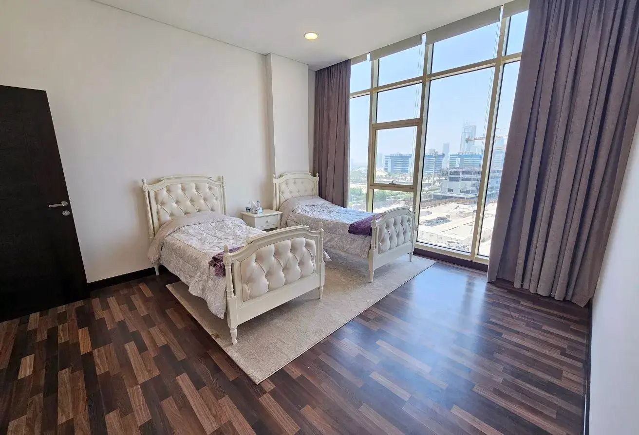 Luxury Apartments for Rent in Reef Island: Stunning Island Views, Outdoor Pool, Barbecue Area, and Fully Equipped Gym