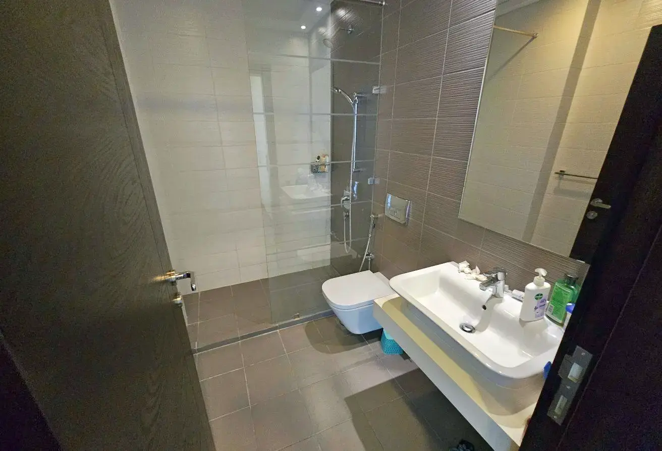 Luxury Apartments for Rent in Reef Island: Stunning Island Views, Outdoor Pool, Barbecue Area, and Fully Equipped Gym