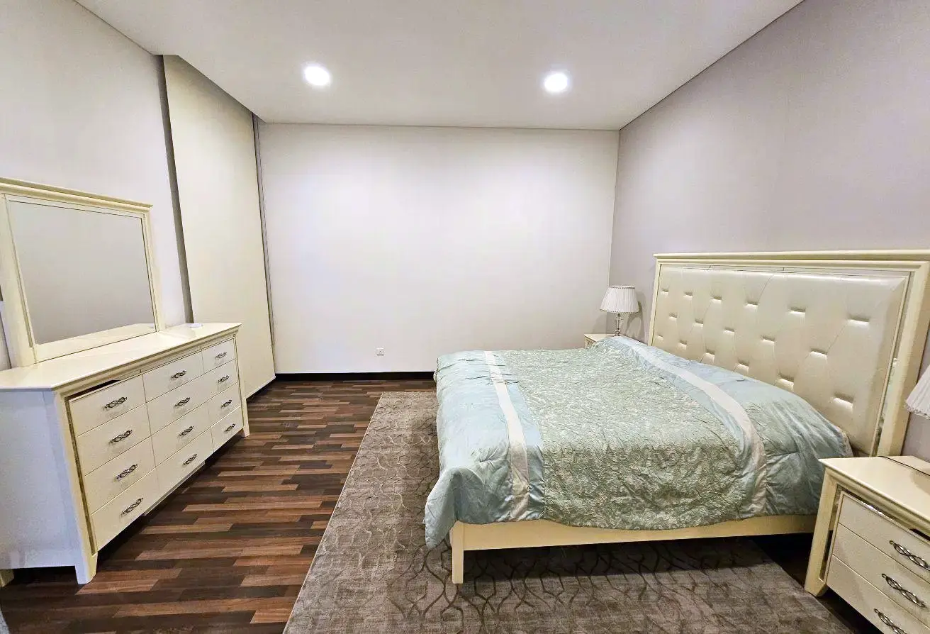Luxury Apartments for Rent in Reef Island: Stunning Island Views, Outdoor Pool, Barbecue Area, and Fully Equipped Gym