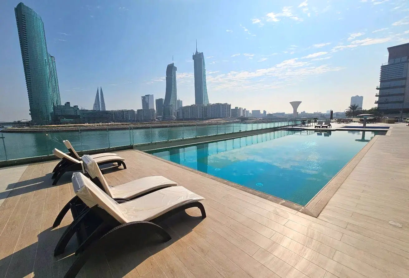 Luxury Apartments for Rent in Reef Island: Stunning Island Views, Outdoor Pool, Barbecue Area, and Fully Equipped Gym
