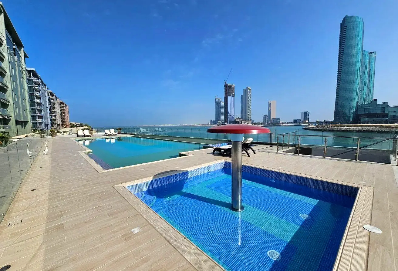 Luxury Apartments for Rent in Reef Island: Stunning Island Views, Outdoor Pool, Barbecue Area, and Fully Equipped Gym