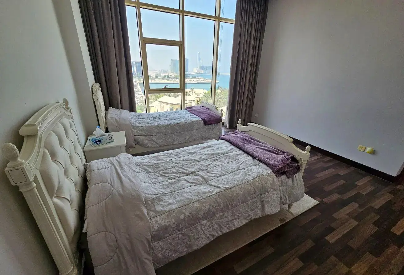 Luxury Apartments for Rent in Reef Island: Stunning Island Views, Outdoor Pool, Barbecue Area, and Fully Equipped Gym