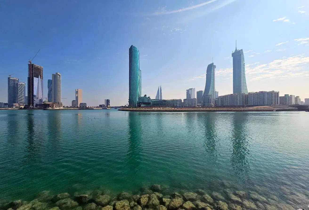 Luxury Apartments for Rent in Reef Island: Stunning Island Views, Outdoor Pool, Barbecue Area, and Fully Equipped Gym