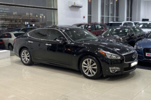 Infiniti Q70 / 2018 (Black)
