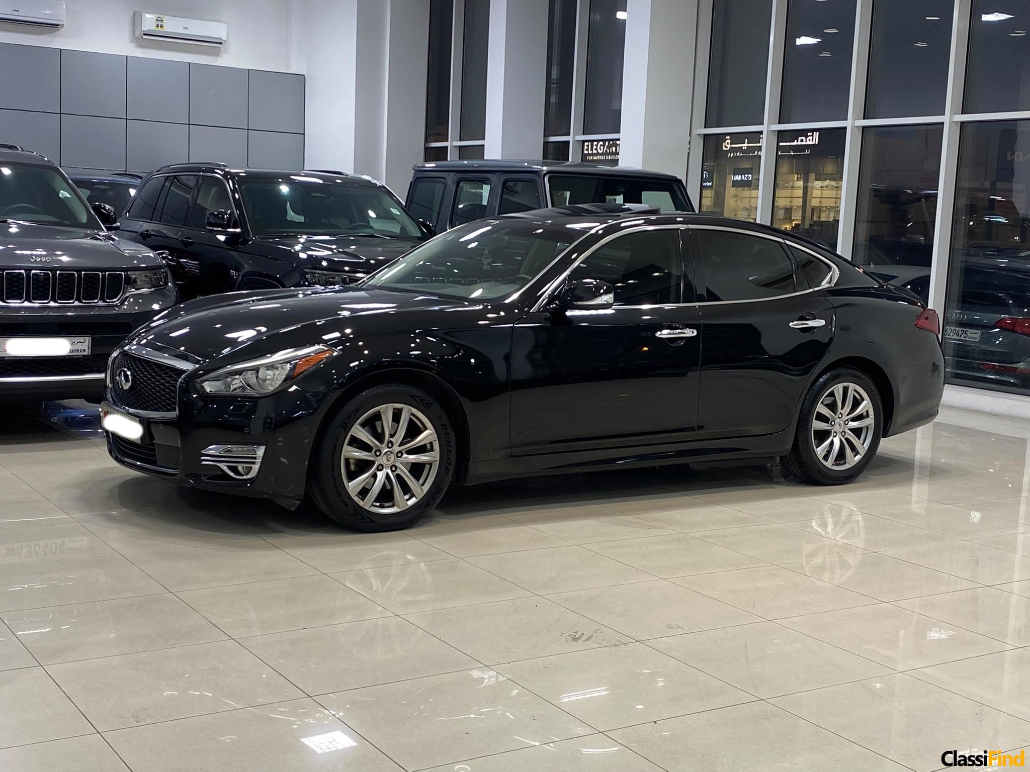 Infiniti Q70 / 2018 (Black)