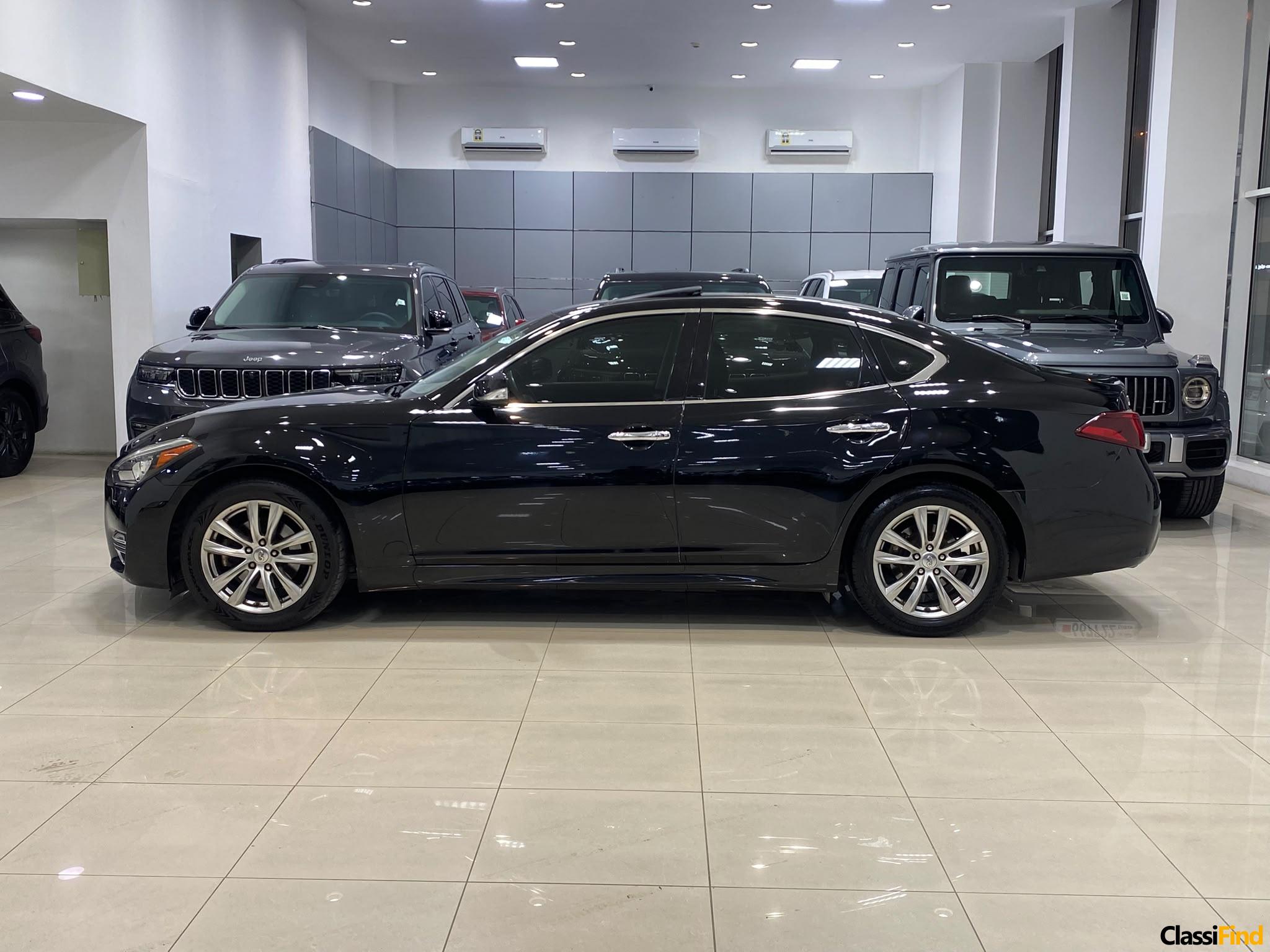Infiniti Q70 / 2018 (Black)