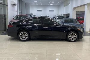 Infiniti Q70 / 2018 (Black)