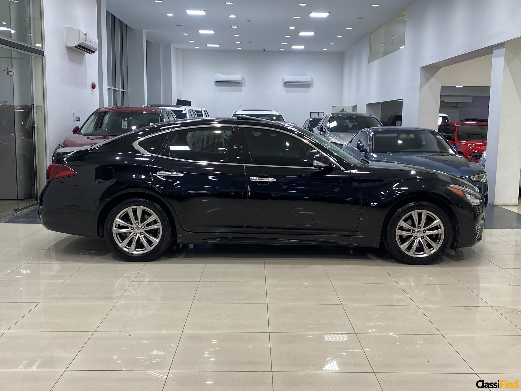 Infiniti Q70 / 2018 (Black)