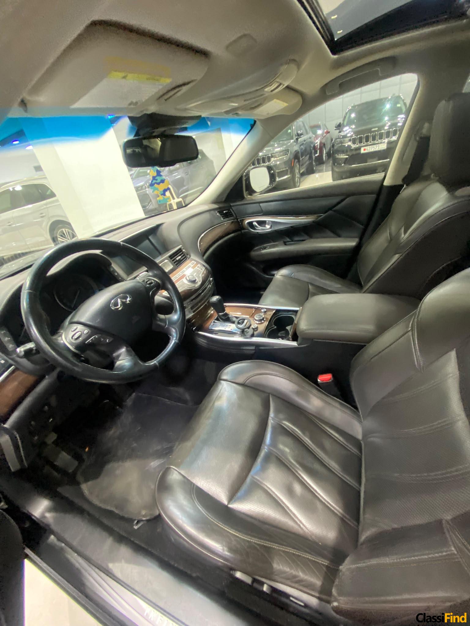 Infiniti Q70 / 2018 (Black)