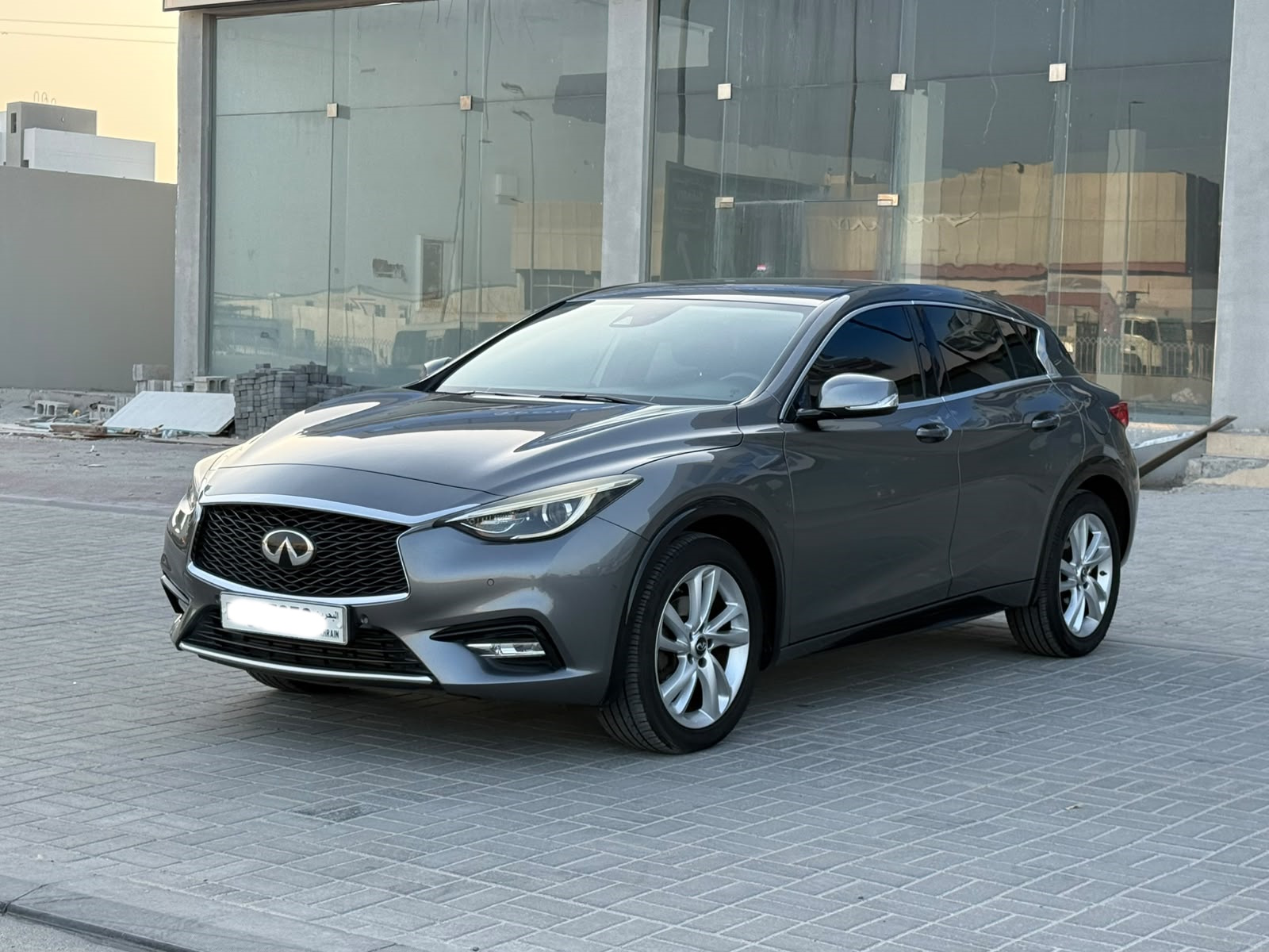 Infiniti Q30 / 2019 (Grey)