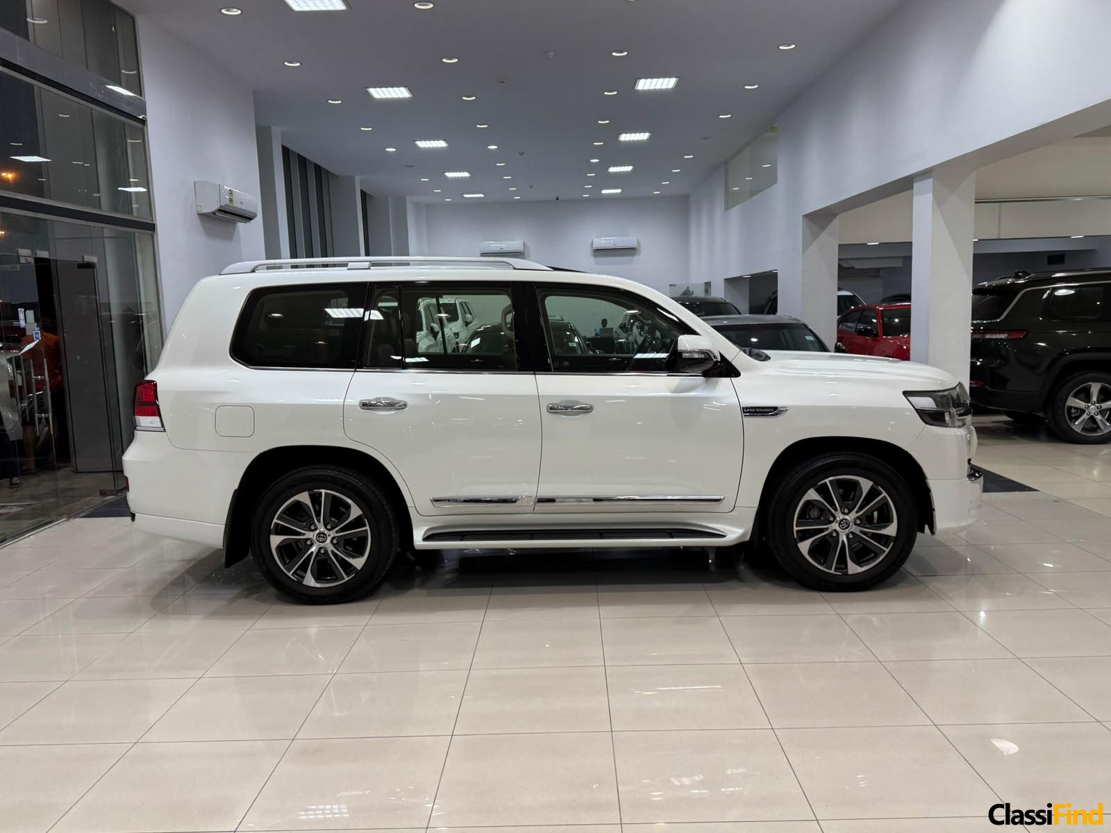 Toyota Land Cruiser GX-R 2020 (White)
