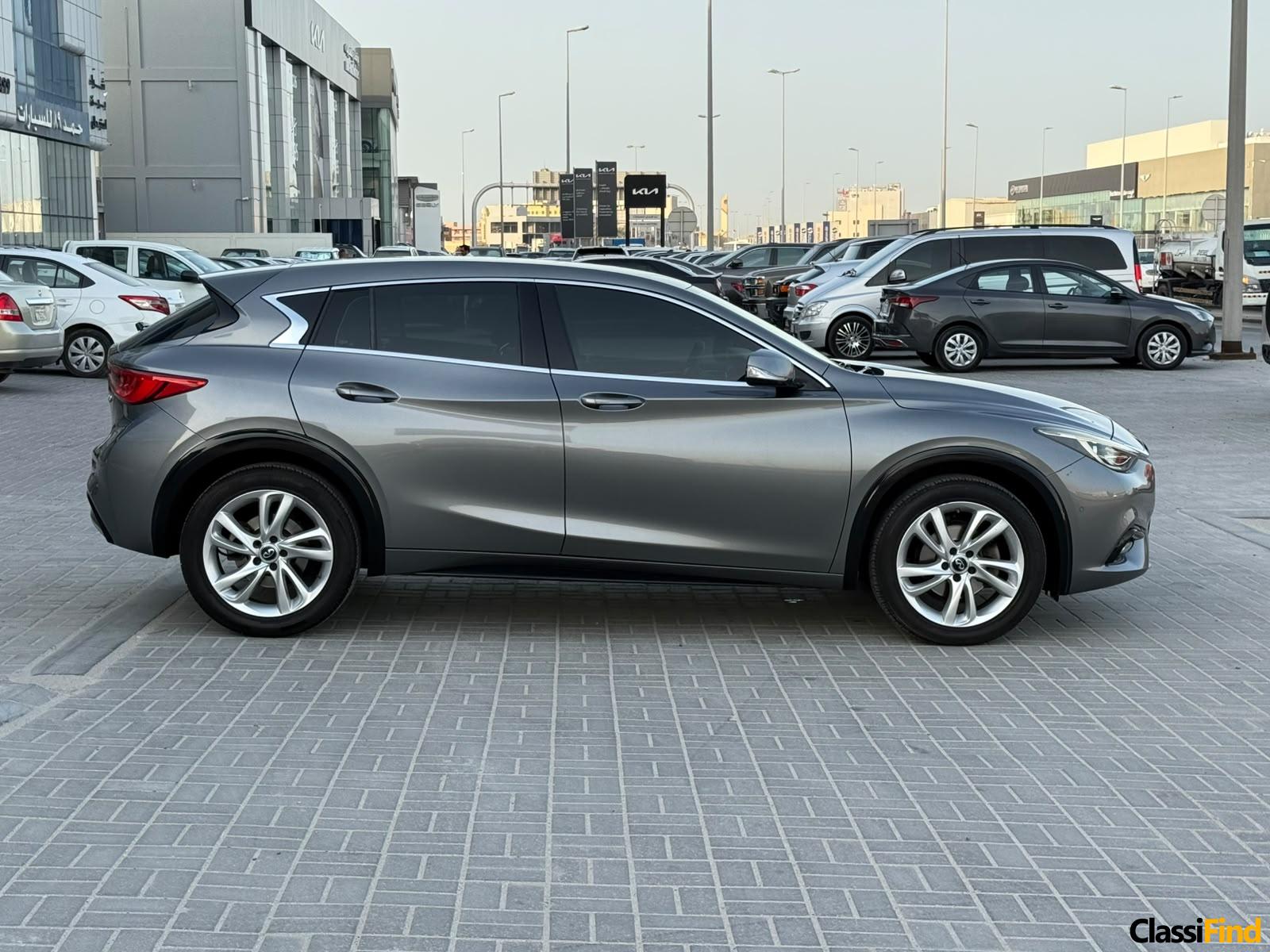 Infiniti Q30 / 2019 (Grey)