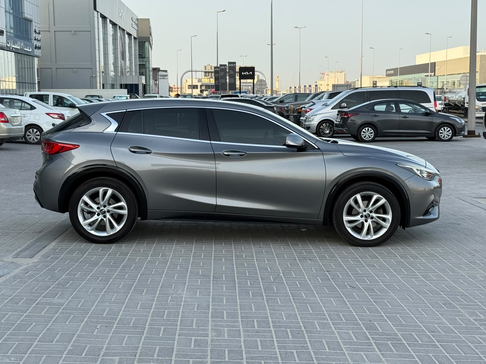 Infiniti Q30 / 2019 (Grey)