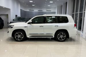 Toyota Land Cruiser GX-R 2020 (White)