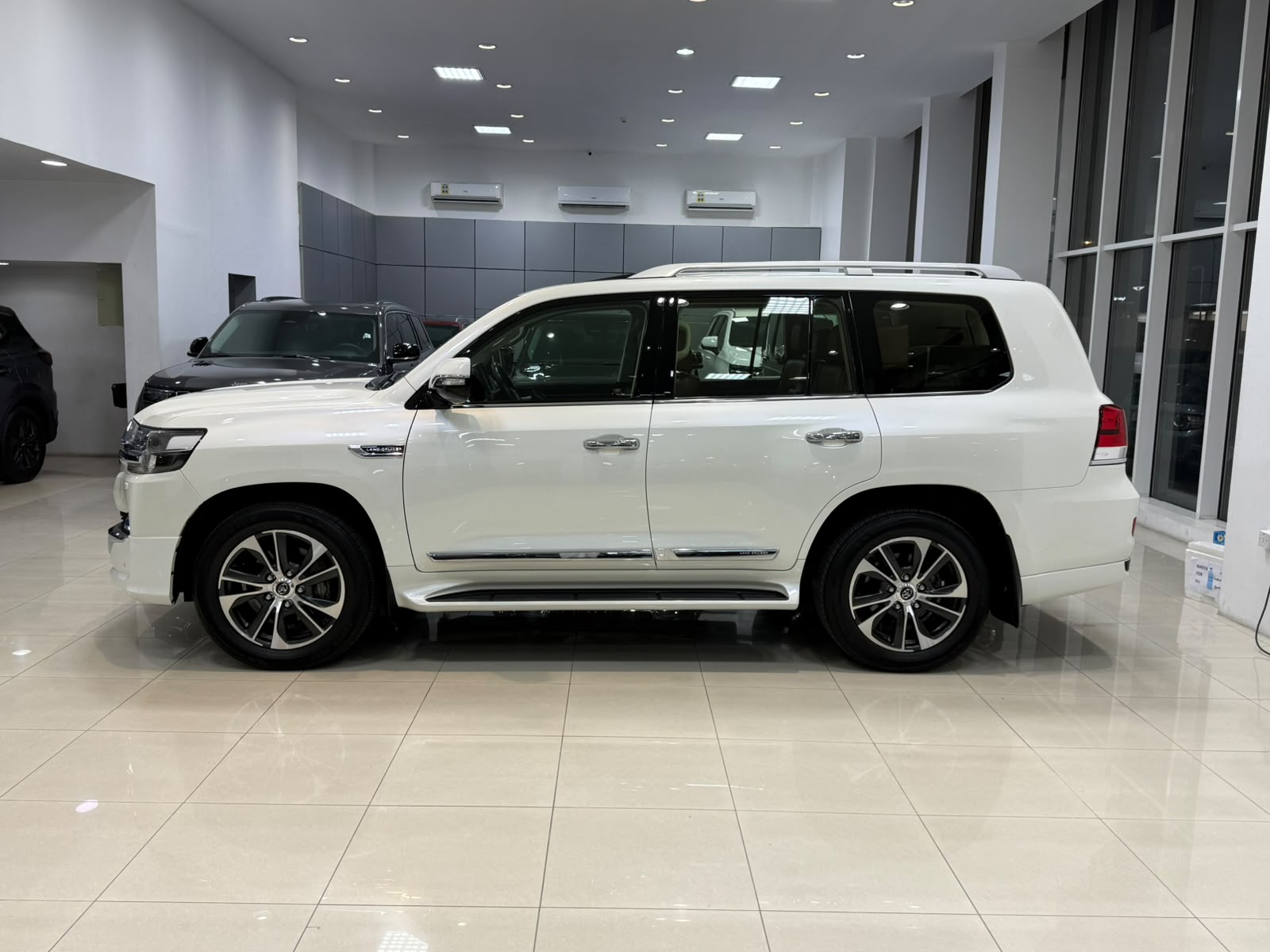 Toyota Land Cruiser GX-R 2020 (White)