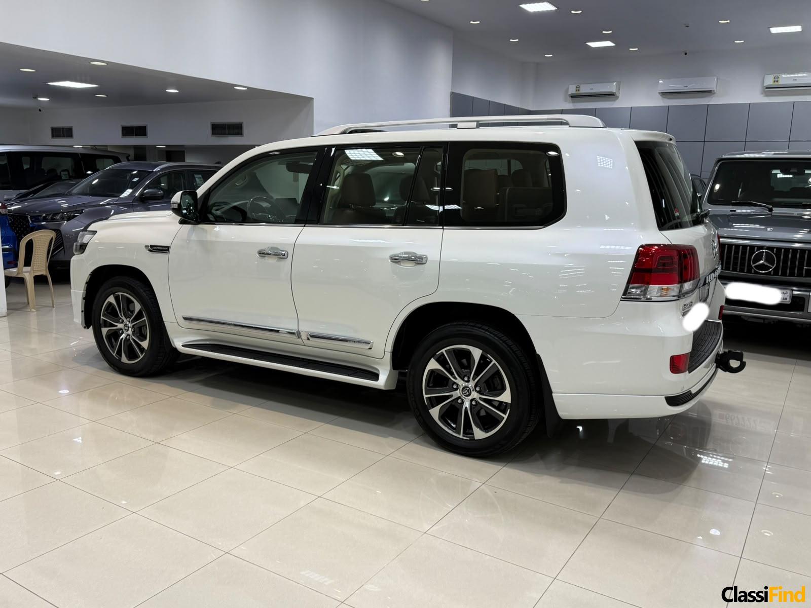 Toyota Land Cruiser GX-R 2020 (White)